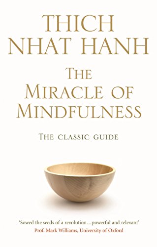 The Miracle Of Mindfulness: The Classic Guide to Meditation by the World's Most Revered Master von Penguin